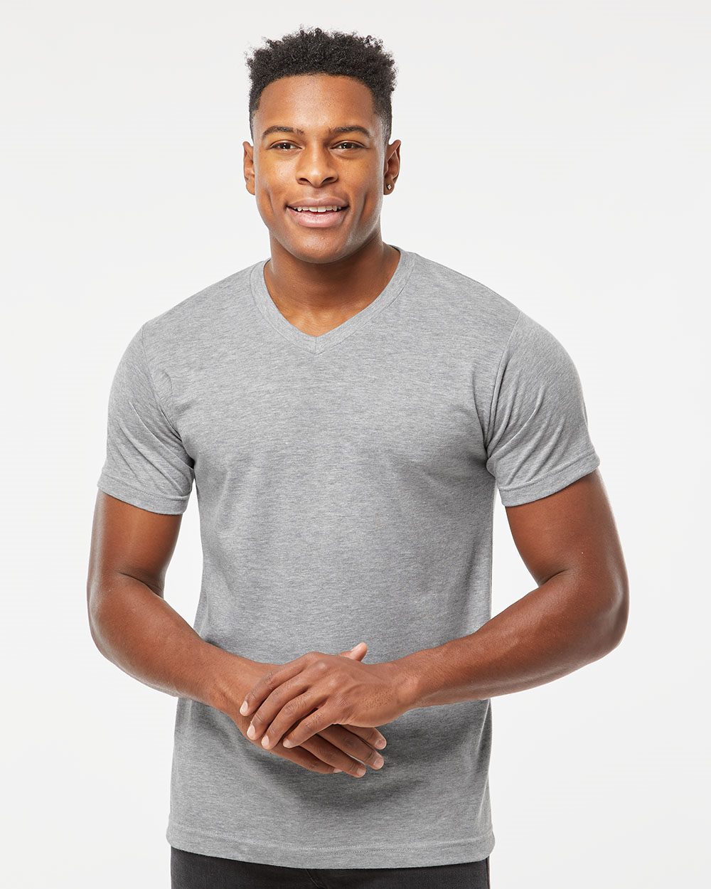 Tultex - Camiseta de cuello en V con alto contenido de poliéster para hombre - 207