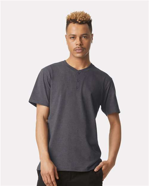 American Apparel - Camiseta unisex CVC Henley - 2004CVC