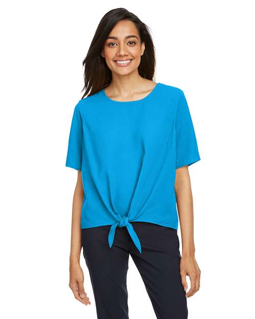Devon & Jones - Blusa con lazo frontal Perfect Fit™ para mujer - DP617W