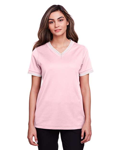 Devon & Jones - Camisa CrownLux Performance® con cuello en V y ribete trenzado para mujer - DG20CW