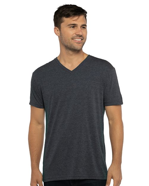 Next Level - Camiseta de cuello en V de mezcla triple para hombre - 6040