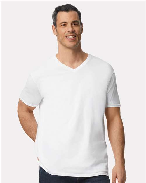 Gildan - Camiseta unisex Softstyle® con cuello en V - 64V00