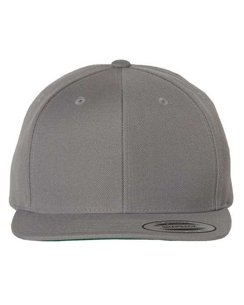 Gorra YP Classics Premium con visera plana y cierre a presión - 6089M