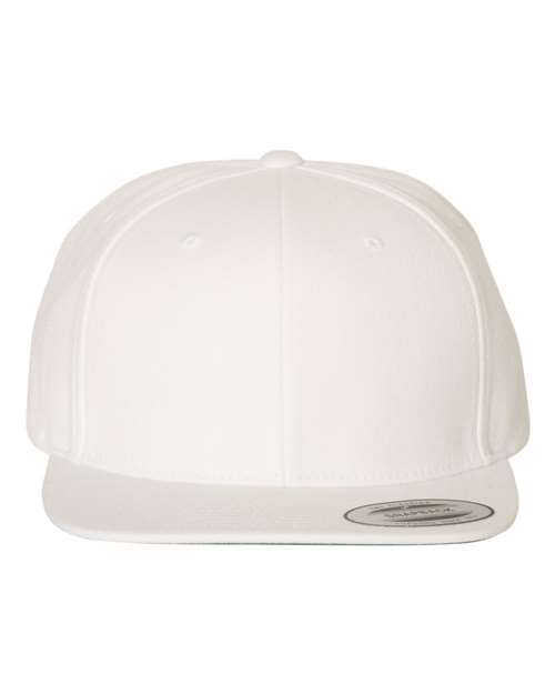 Gorra YP Classics Premium con visera plana y cierre a presión - 6089M