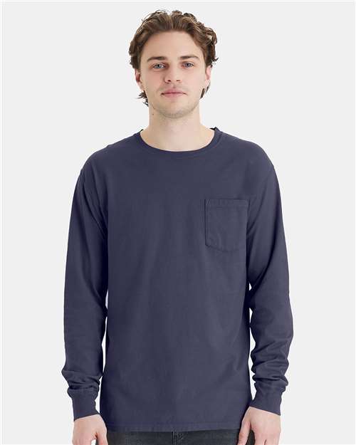 ComfortWash de Hanes - Camiseta unisex de manga larga teñida con bolsillo - GDH250