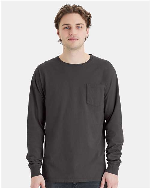 ComfortWash de Hanes - Camiseta unisex de manga larga teñida con bolsillo - GDH250