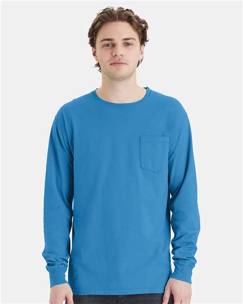 ComfortWash de Hanes - Camiseta unisex de manga larga teñida con bolsillo - GDH250