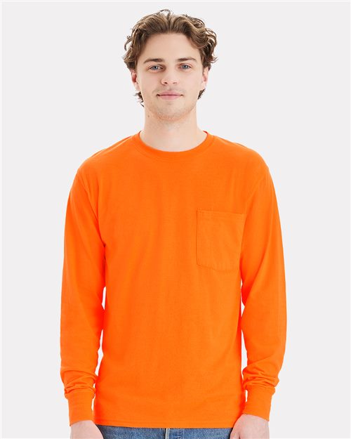 Hanes - Camiseta de trabajo unisex de manga larga con bolsillo - W120