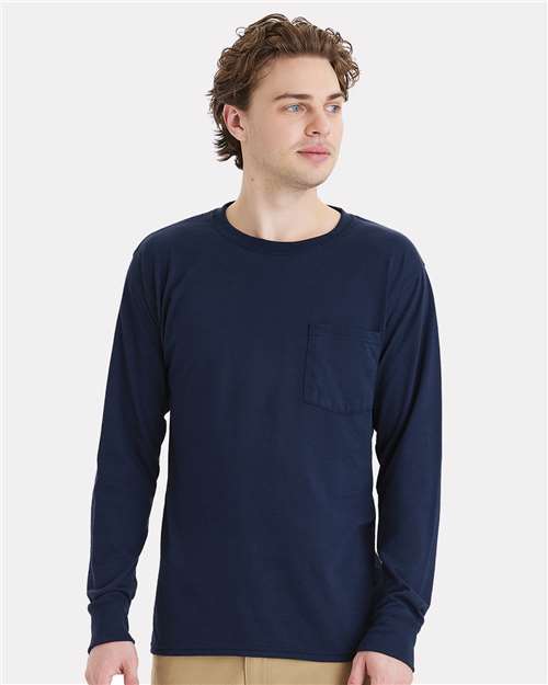 Hanes - Camiseta de trabajo unisex de manga larga con bolsillo - W120