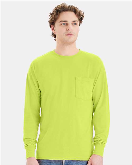 Hanes - Camiseta de trabajo unisex de manga larga con bolsillo - W120