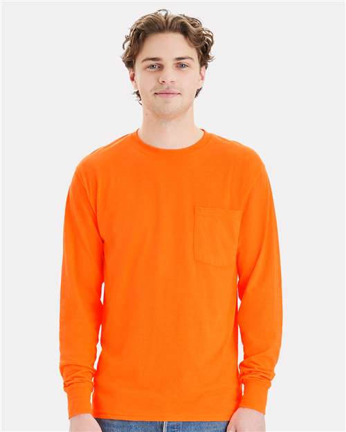 Hanes - Camiseta de trabajo unisex de manga larga con bolsillo - W120