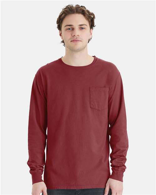 ComfortWash de Hanes - Camiseta unisex de manga larga teñida con bolsillo - GDH250