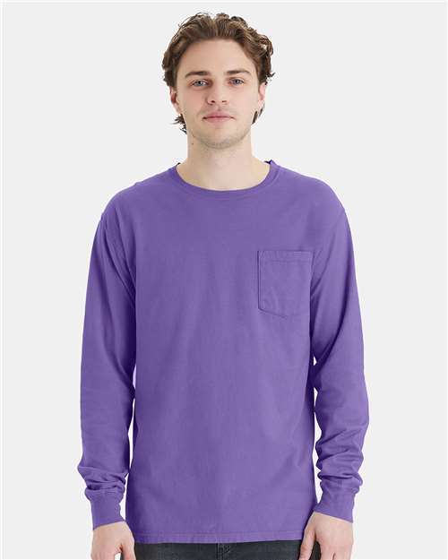ComfortWash de Hanes - Camiseta unisex de manga larga teñida con bolsillo - GDH250