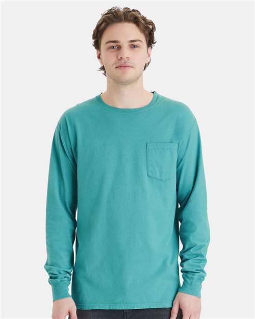 ComfortWash de Hanes - Camiseta unisex de manga larga teñida con bolsillo - GDH250